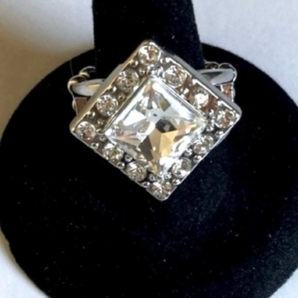 NWT Geometric Rhinestone Ring